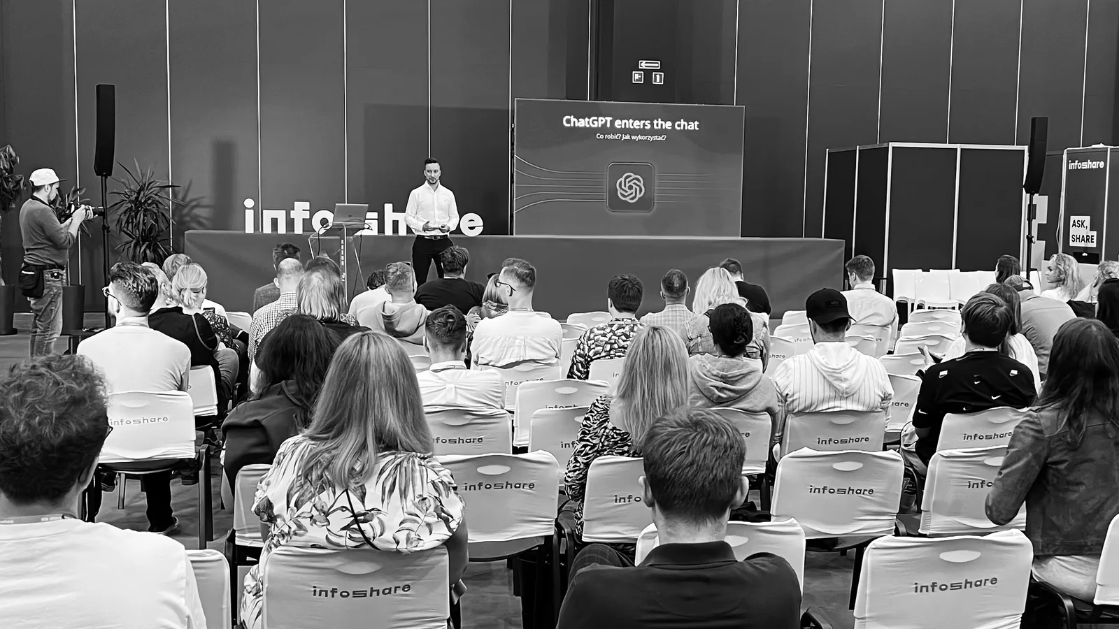 Wojciech Łuszczyński presenting at Infoshare conference