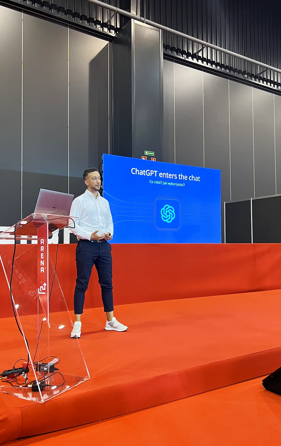 Wojciech Łuszczyński speaking at InfoShare Arena